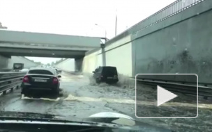 Москву накрыл ливень с грозой и градом: фото и видео из социальных сетей