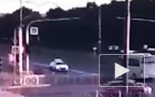 Момент ДТП на перекрёстке Шлиссельбургского и Прибрежной попал на видео
