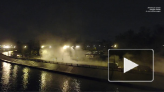 Очевидцы сняли видео эпичного прорыва кипятка на Октябрьской набережной