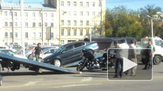 В Петербурге начали эвакуировать авто с мест для инвалидов. Водителей призывают парковаться внимательнее