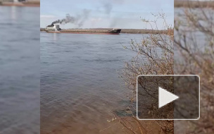 Нефтерудовоз у Больших Порогов на третий день сняли с мели