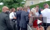 Ударившего президента Франции мужчину приговорили к реальному сроку