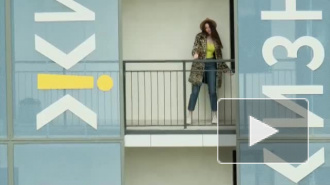 Петербуржцы устроили карантинный рейв на балконах под "Плачу на техно"