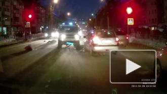 Видео: полиция сбила на переходе женщину с ребенком в Кемеровской области