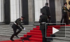 Солдат, который упал на инаугурации Порошенко, чувствует себя хорошо