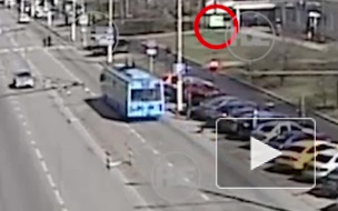 Видео из Москвы: Троллейбус сбил ребенка на велосипеде