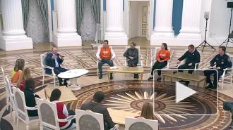 Путин поддержал увеличение активной роли волонтеров в политике