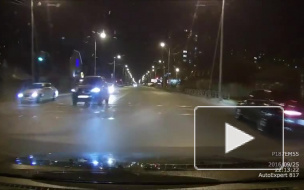 В Омске бензовоз протаранил "Форд" и попал на видео