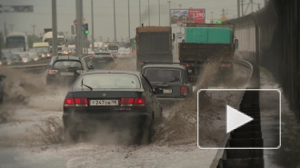 Юг Петербурга затопило дождевой водой