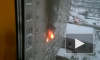 Очевидец снял пожар в квартире, в Москве на улице Старобитцевской