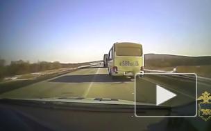 В Приморье пьяный угонщик автобуса протаранил автомобили полиции