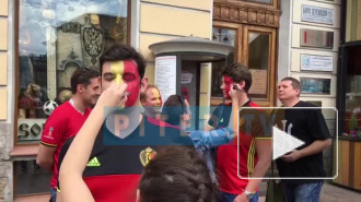 Уличные художники Петербурга готовят бельгийских фанатов к матчу