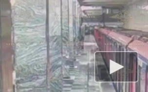 Московский экстремал проехал в метро, лежа на вагоне электропоезда