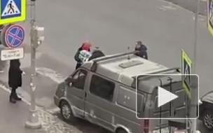 Полиция разыскивает водителя, сбившего на набережной Фонтанки девочку
