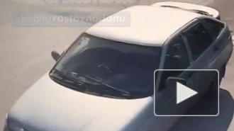 В Ростове бабушка прокалывает неправильно припаркованным машинам колеса