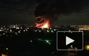 На севере Москвы горит складское помещение