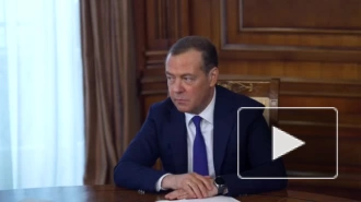 Медведев призвал увеличить численность призывно-контрактной армии России