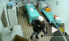 Видео: В Озерске банда напала на станцию "скорой" с арбалетом 