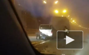 Видео: в Подмосковье микроавтобус врезался в фуру, погибли 6 человек