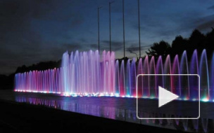 В Петербурге запустили стометровый фонтан