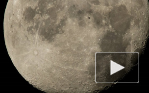 Фото МКС на фоне Луны опубликовано на сайте NASA