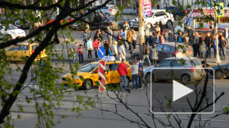 Фото: В Петербурге в ДТП с такси пострадали два человека