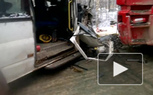 В Ленобласти КАМАз протаранил автобус со строителями: пострадало 12 человек