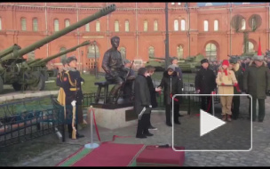 В Военно-историческом музее открыли памятник Михаилу Калашникову 