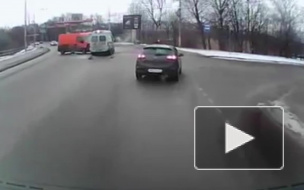 На Васильевском острове в аварию попала машина скорой помощи
