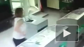 В Нерюнгри на видео попало самое быстрое ограбление ювелирного магазина
