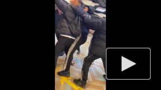 Блогеры и иностранцы подрались в ТЦ Петербурга