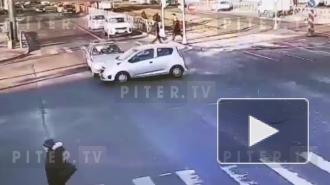 Росгвардия протаранила иномарку на перекрестке в Купчино