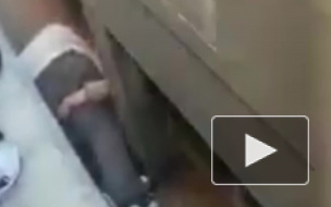 Видео: Египтянин накрыл своим телом дочь, упавшую под поезд