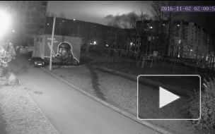 Неизвестный вандал, испортивший портрет Моторолы в Металлострое, попал на видео