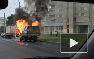 На проспекте Славы ГАЗель сгорела за несколько минут