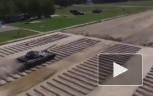 С Днем танкиста: Минобороны показало танки "Армата" в действии (видео)