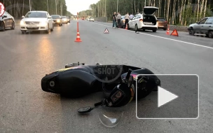 В Тюмени подросток на скутере повредил две иномарки