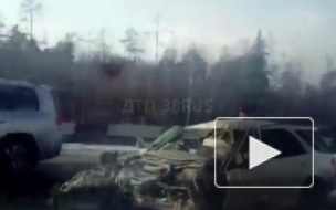 Под Иркутском иномарка протаранила маршрутку с пассажирами, 12 человек пострадали