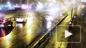Видео: "Форд" на полной скорости снес "Газель" на Кушелевской дороге
