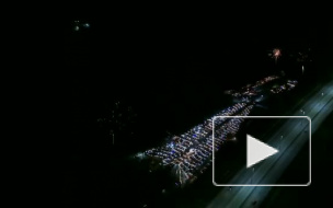 Водители Петербурга провели флешмоб "Автоелка"