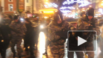 Митинг у Гостиного двора: в руках ОМОНа оказался годовалый ребенок 