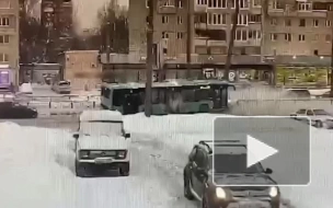 Появилось видео ДТП с участием автобуса на Светлановском проспекте
