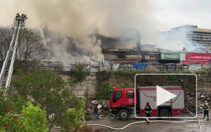 В центре Тбилиси загорелся вещевой рынок