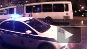 Шевроле въехал в автобус напротив дома 128 по Школьной улице