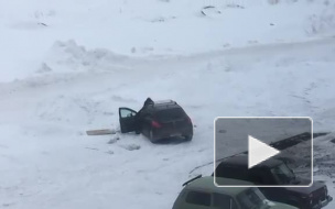 Кемеровский "Джентльмен": парень заставил девушку толкать авто