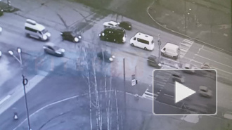 Видео: на Тельмана легковушка снесла ограждение 
