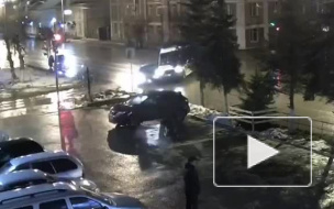 Момент ДТП с микроавтобусом в центре Омска попал на видео