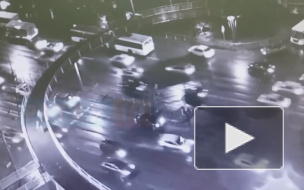 Очевидцы: на проспекте Славы собрался "паровозик" из 8 машин 