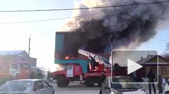 В Омске загорелось здание станции техобслуживания