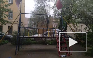 Петербуржцы отреставрировали детскую площадку "Алые паруса"